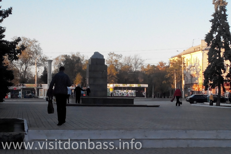 Памятник Ленину, площадь Победы Мариуполь